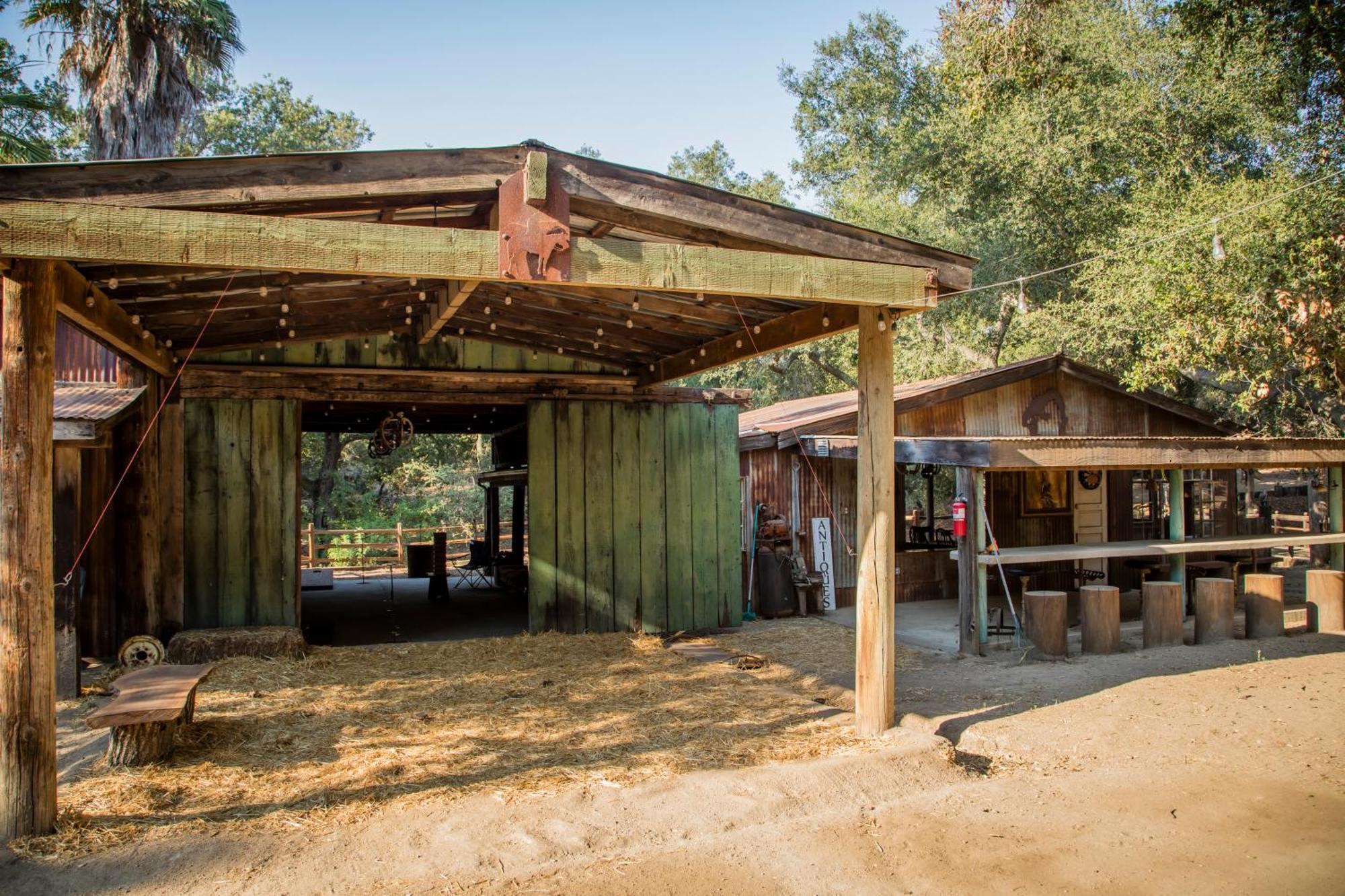 Historic Farmhouse On 5 Peaceful Acres With Ancient Oaks & Creek Above Temecula Exterior photo