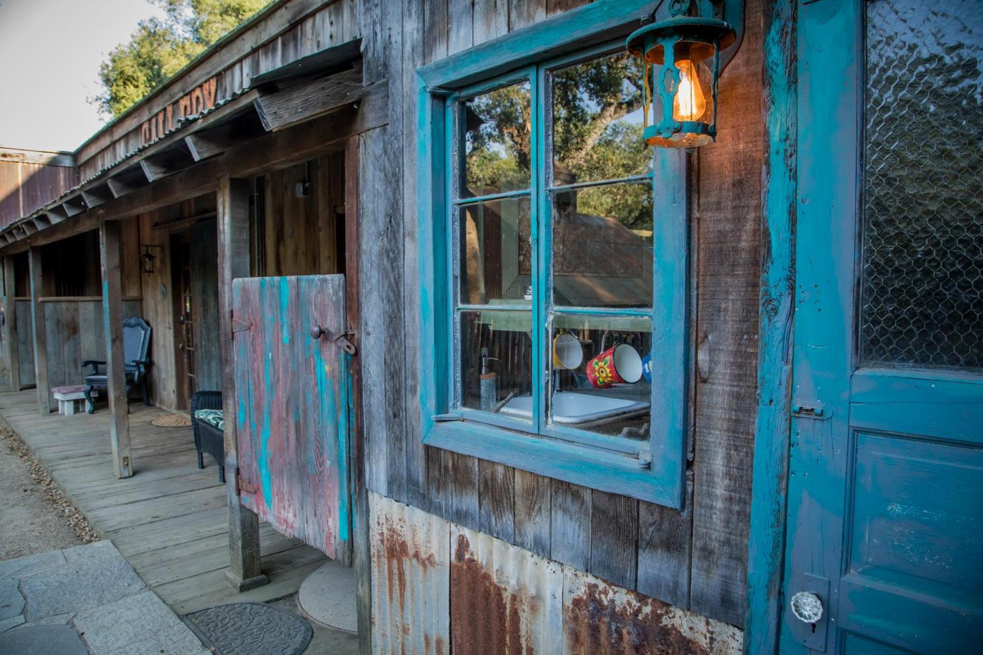 Historic Farmhouse On 5 Peaceful Acres With Ancient Oaks & Creek Above Temecula Exterior photo