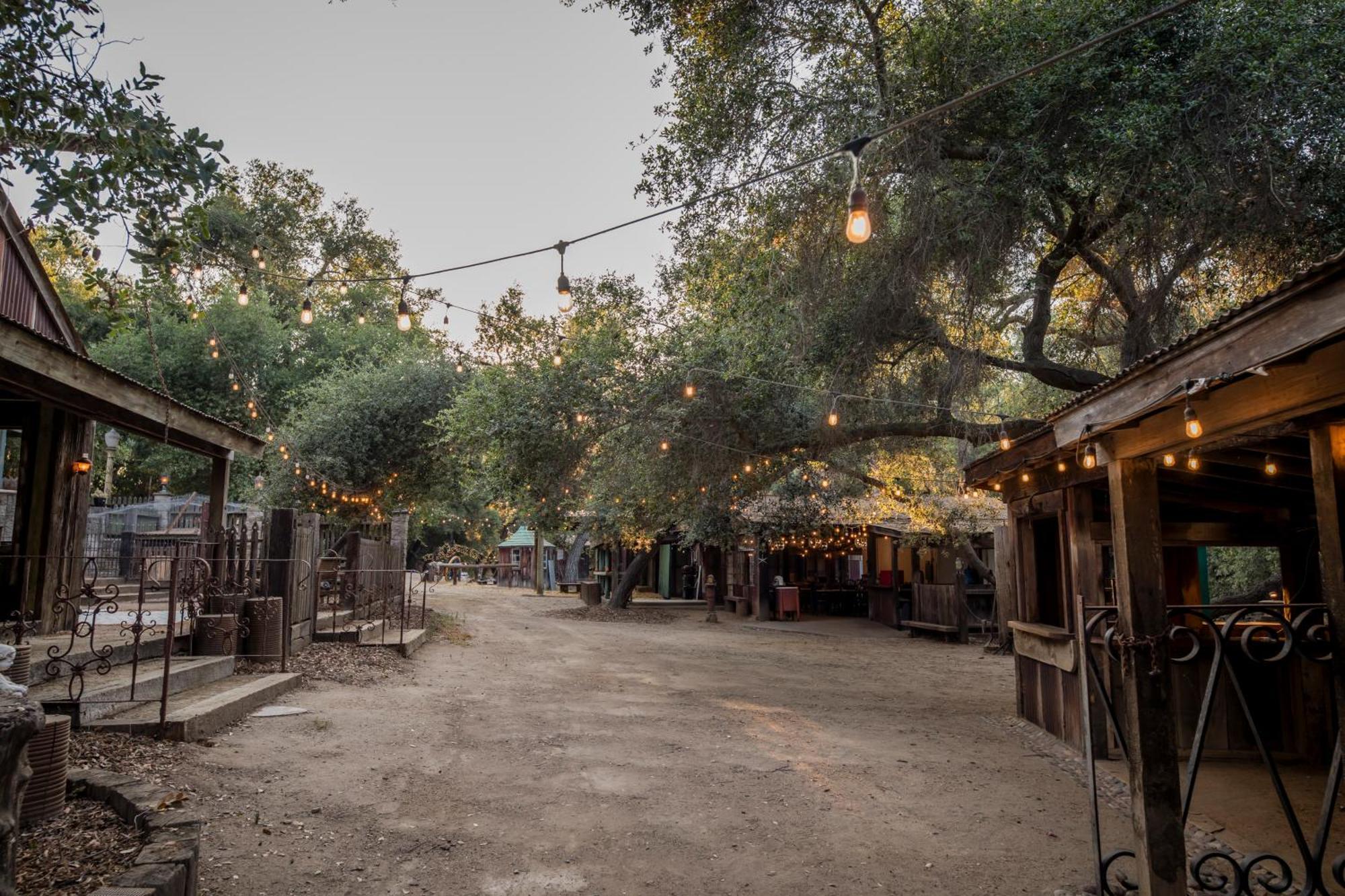 Historic Farmhouse On 5 Peaceful Acres With Ancient Oaks & Creek Above Temecula Exterior photo