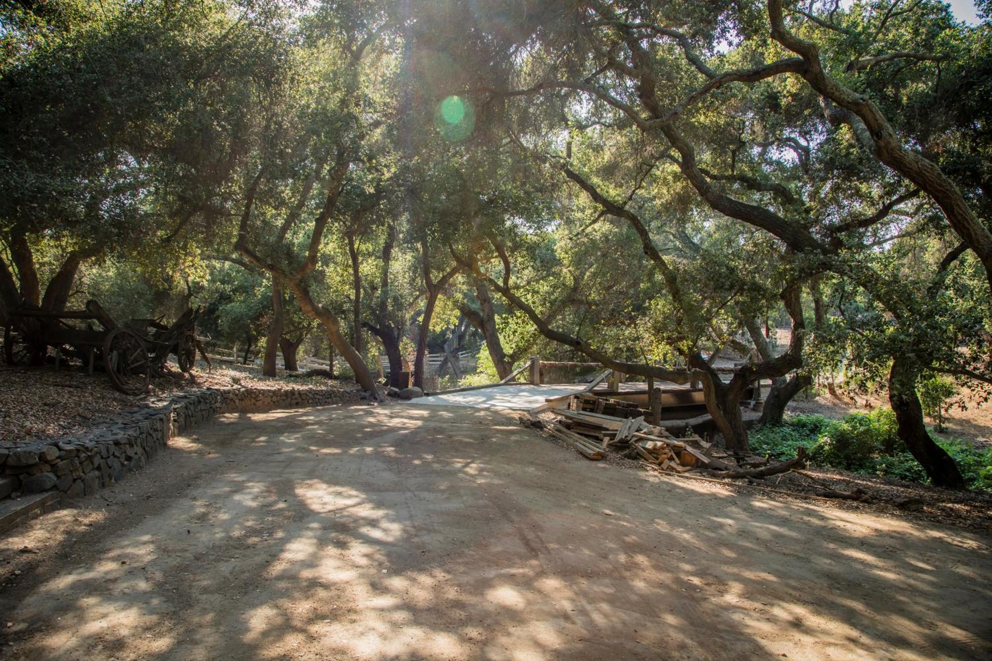 Historic Farmhouse On 5 Peaceful Acres With Ancient Oaks & Creek Above Temecula Exterior photo