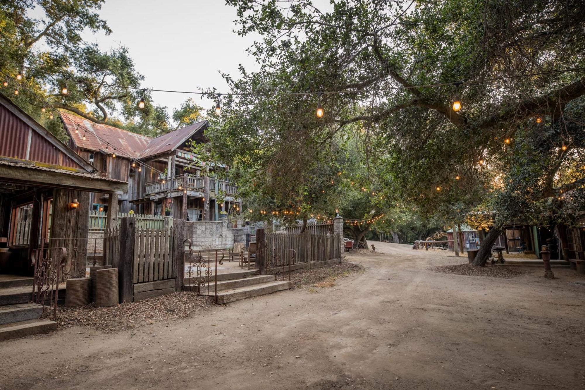 Historic Farmhouse On 5 Peaceful Acres With Ancient Oaks & Creek Above Temecula Exterior photo