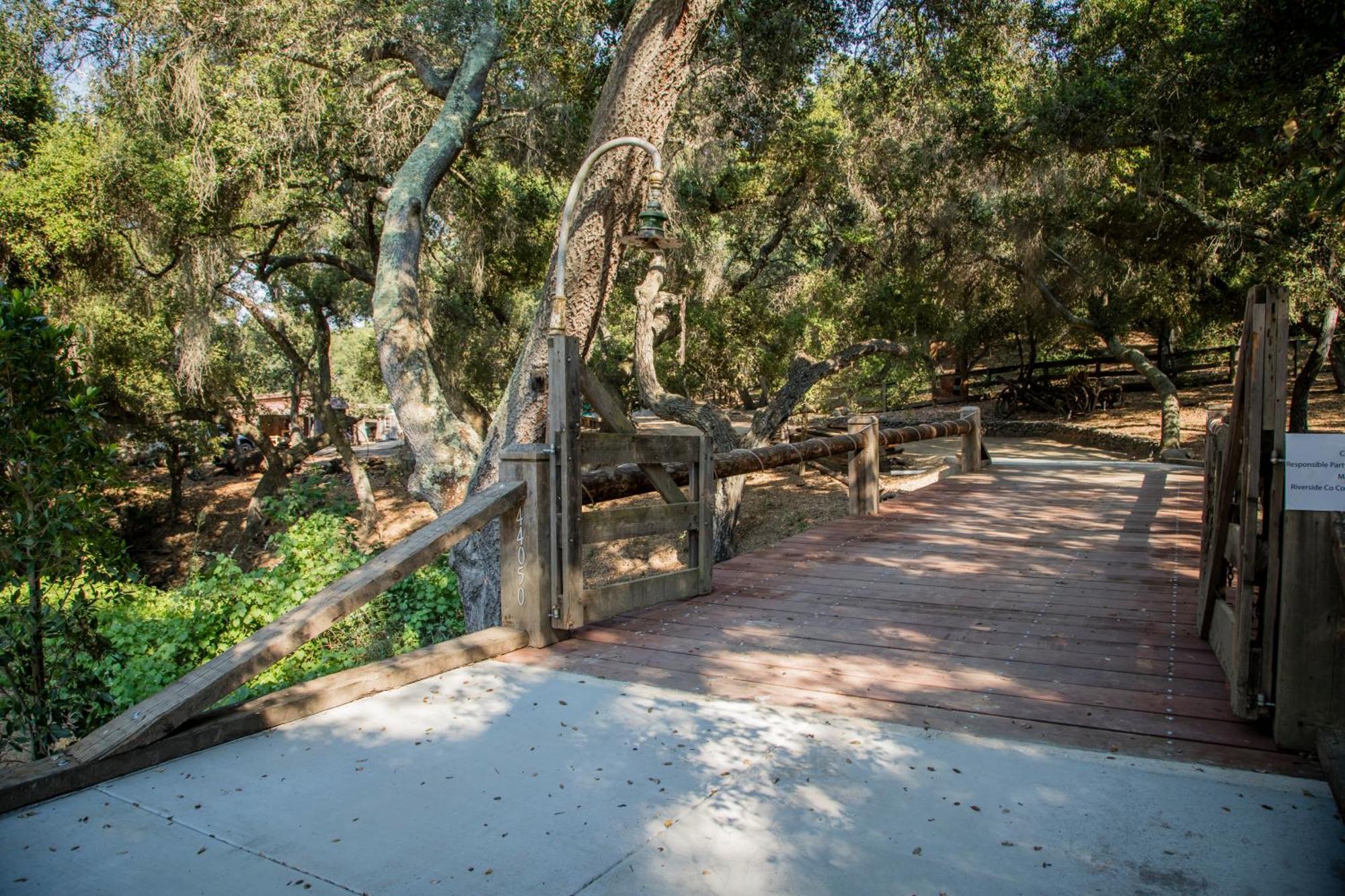 Historic Farmhouse On 5 Peaceful Acres With Ancient Oaks & Creek Above Temecula Exterior photo