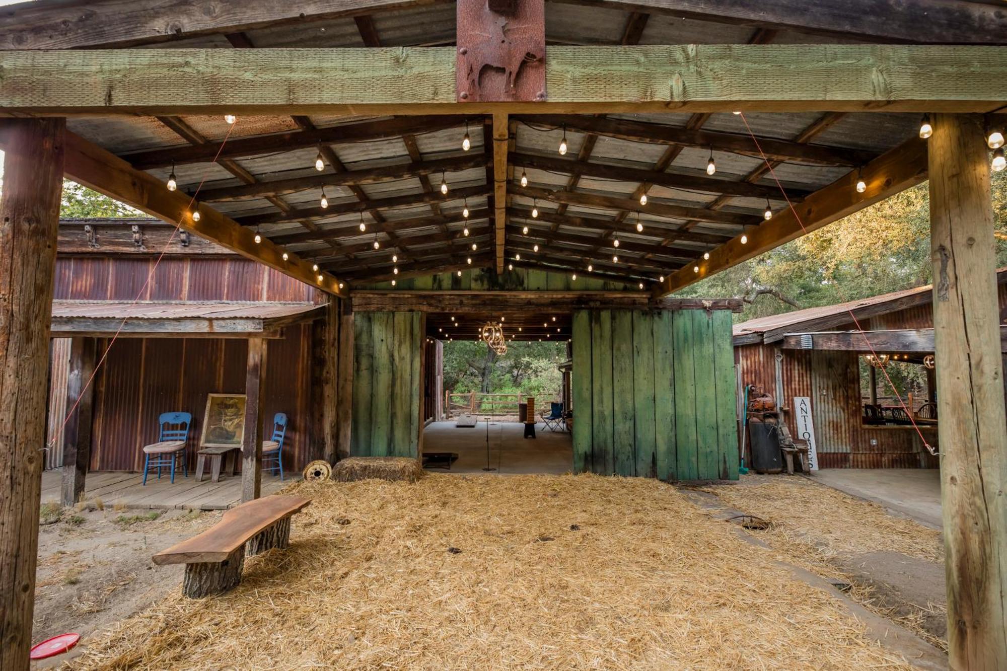 Historic Farmhouse On 5 Peaceful Acres With Ancient Oaks & Creek Above Temecula Exterior photo